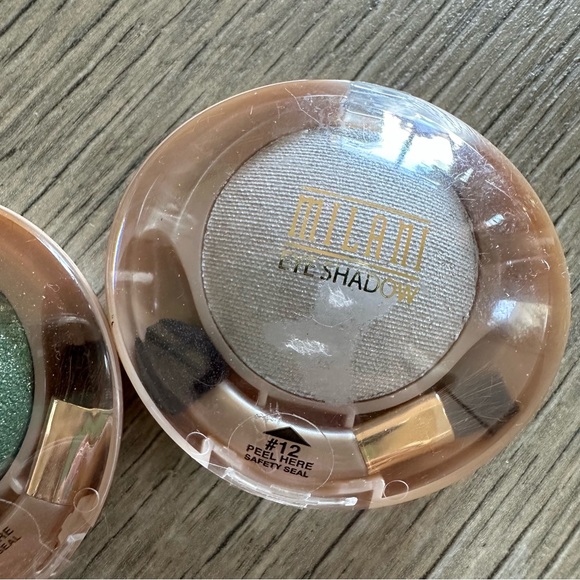 Set of Two NEW Milani Runway Eyes Eyeshadow, 0.07 oz - Picture 3 of 5